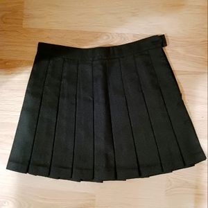 American apparel black pleated skirt